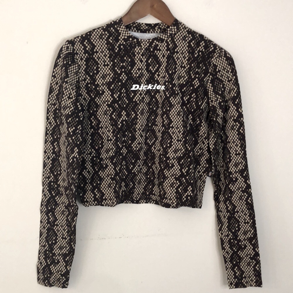 Dickies Camouflage Crop top in black & brown with long sleeves and a crewneck LG